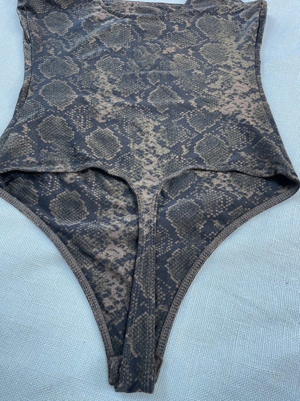 Good American Square Neck Tank bodysuit Brown & Black Snake Print - Picture 9 of 16
